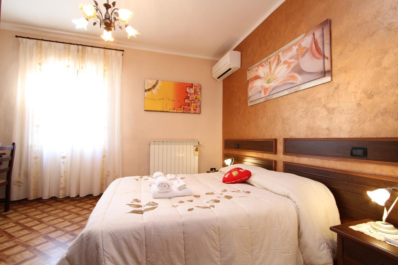 Hotel Da Donna Rosa à Pontedera Extérieur photo